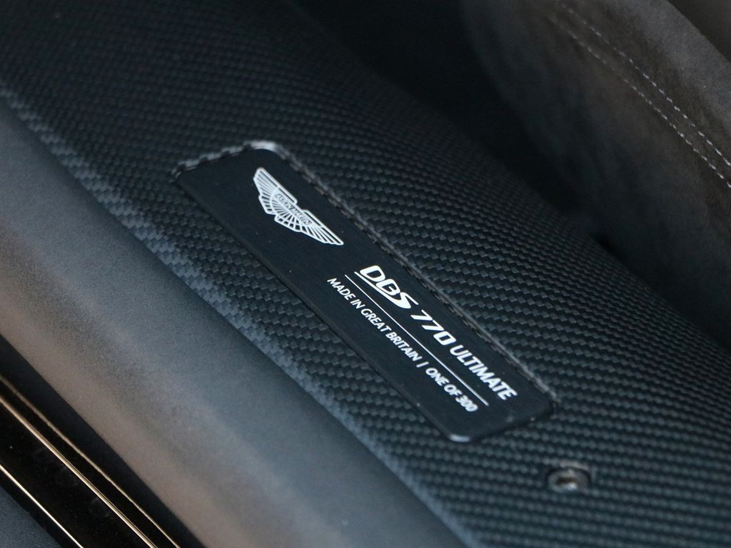 Aston Martin DBS 2024