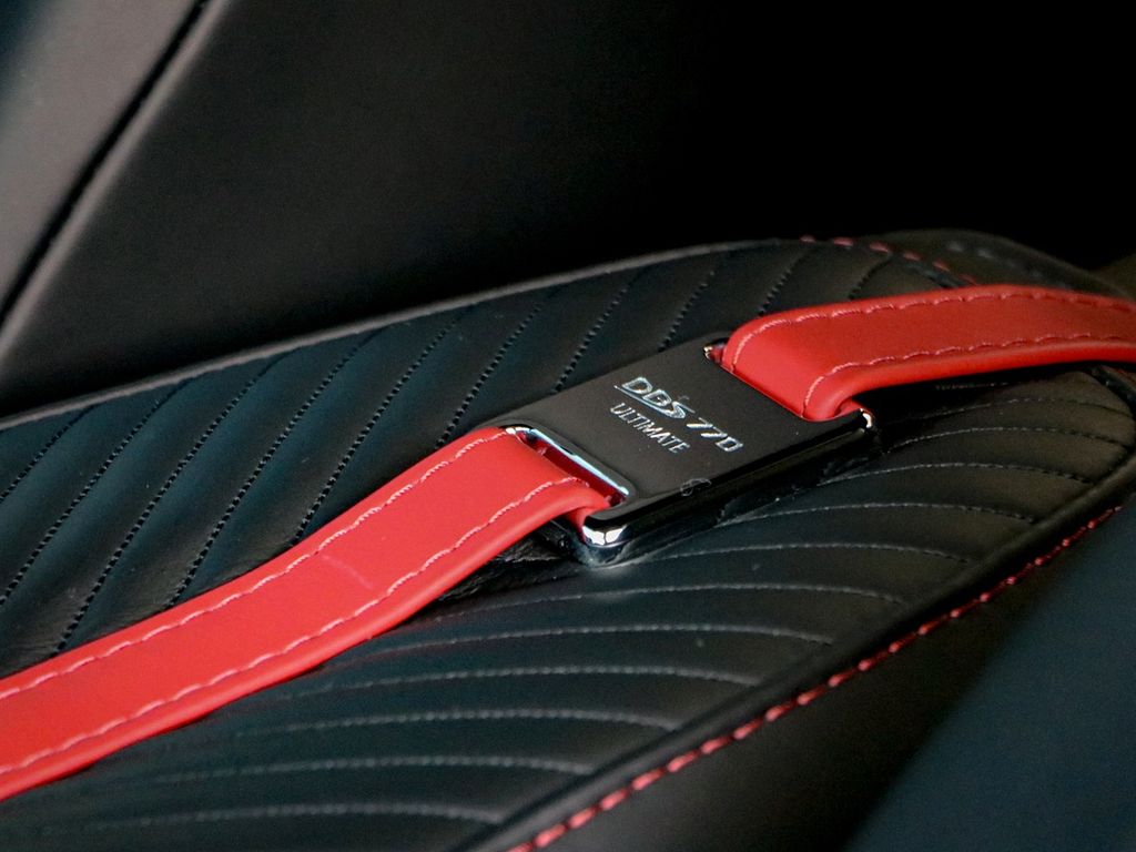 Aston Martin DBS 2024