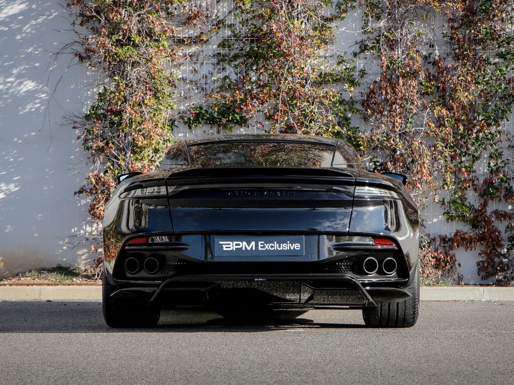 Aston Martin DBS 2024