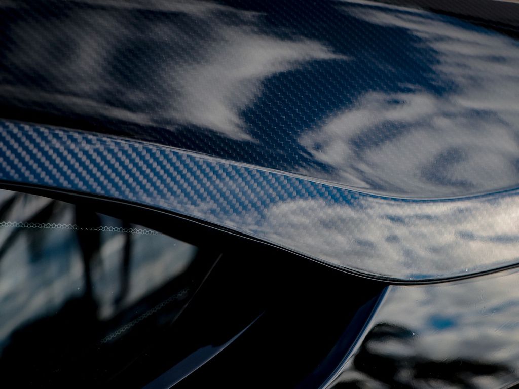 Aston Martin DBS 2024