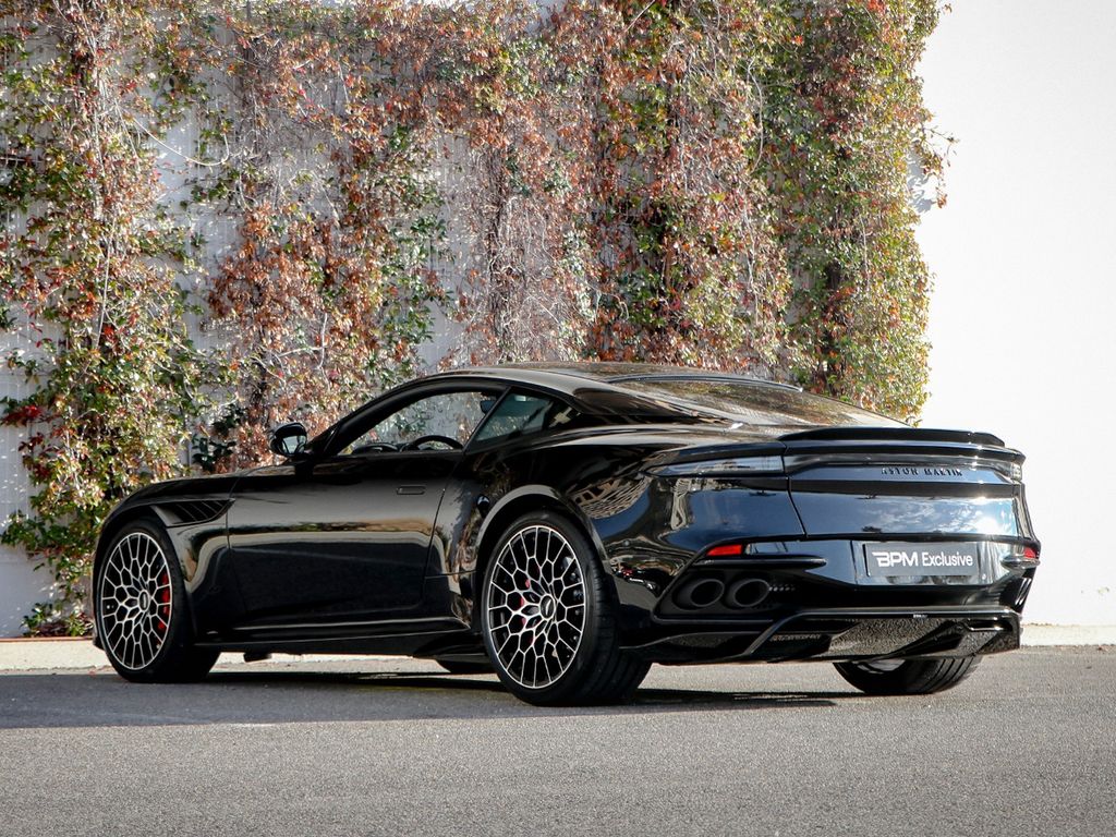 Aston Martin DBS 2024
