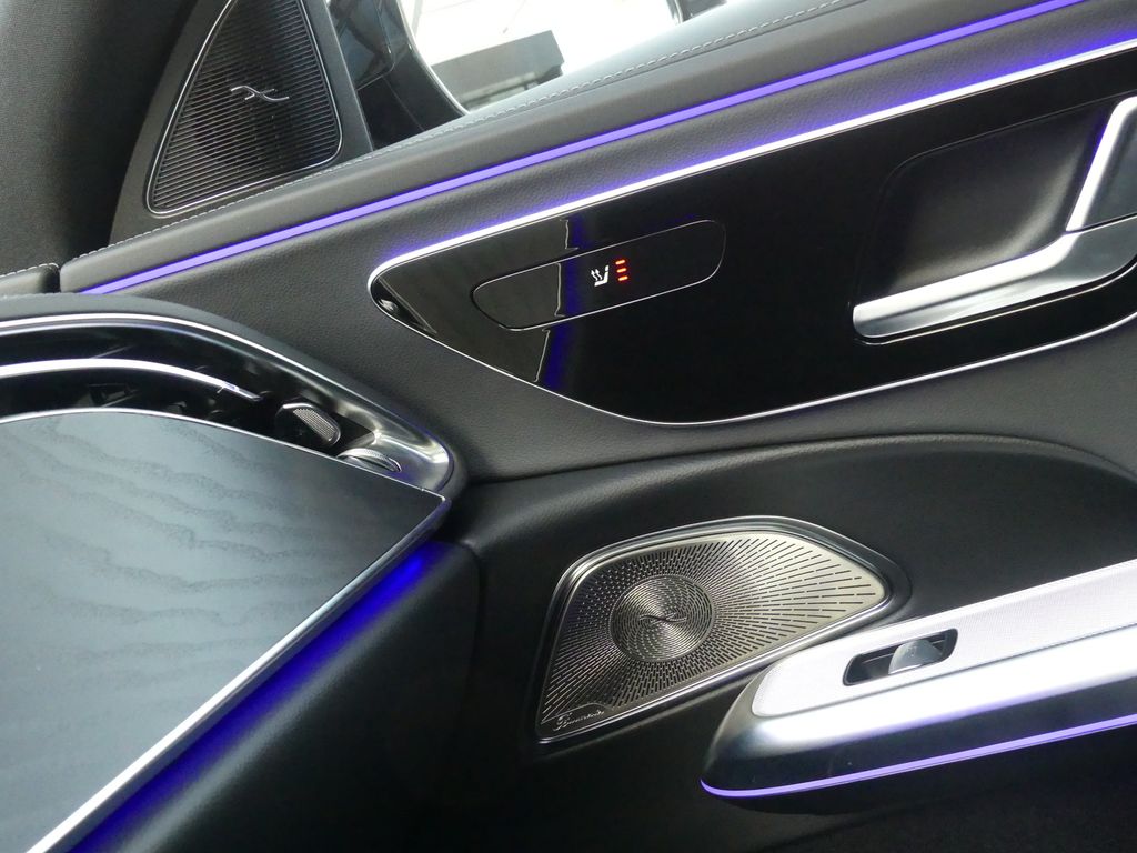 Mercedes-Benz E 220 2025