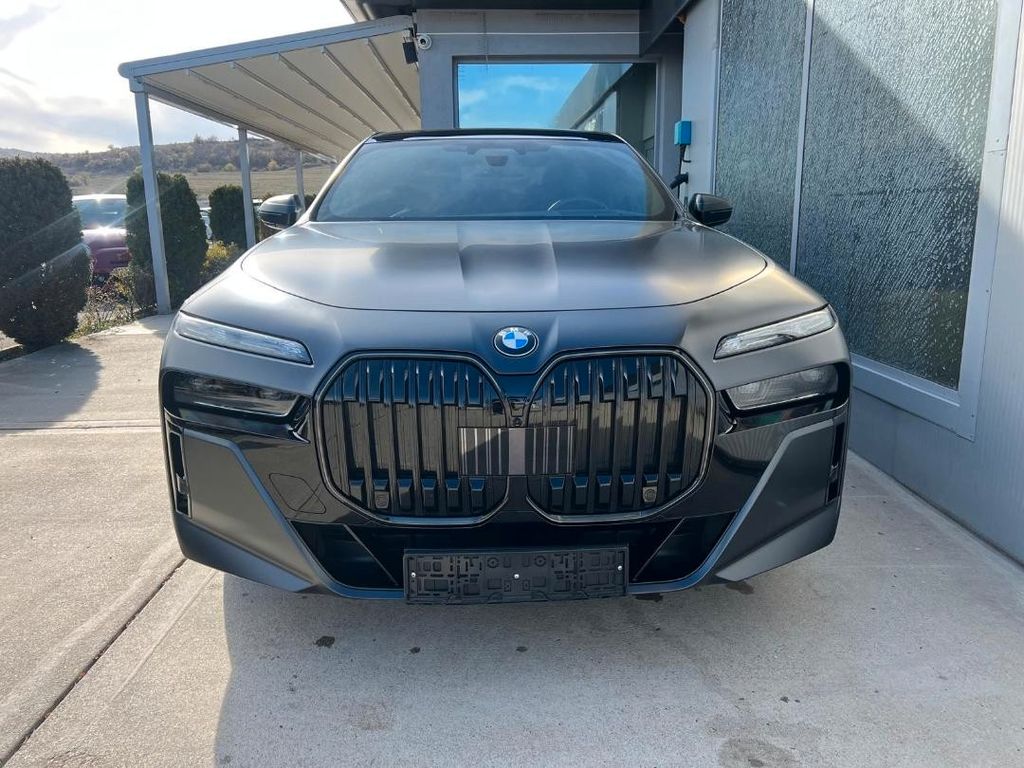 BMW 740 2024