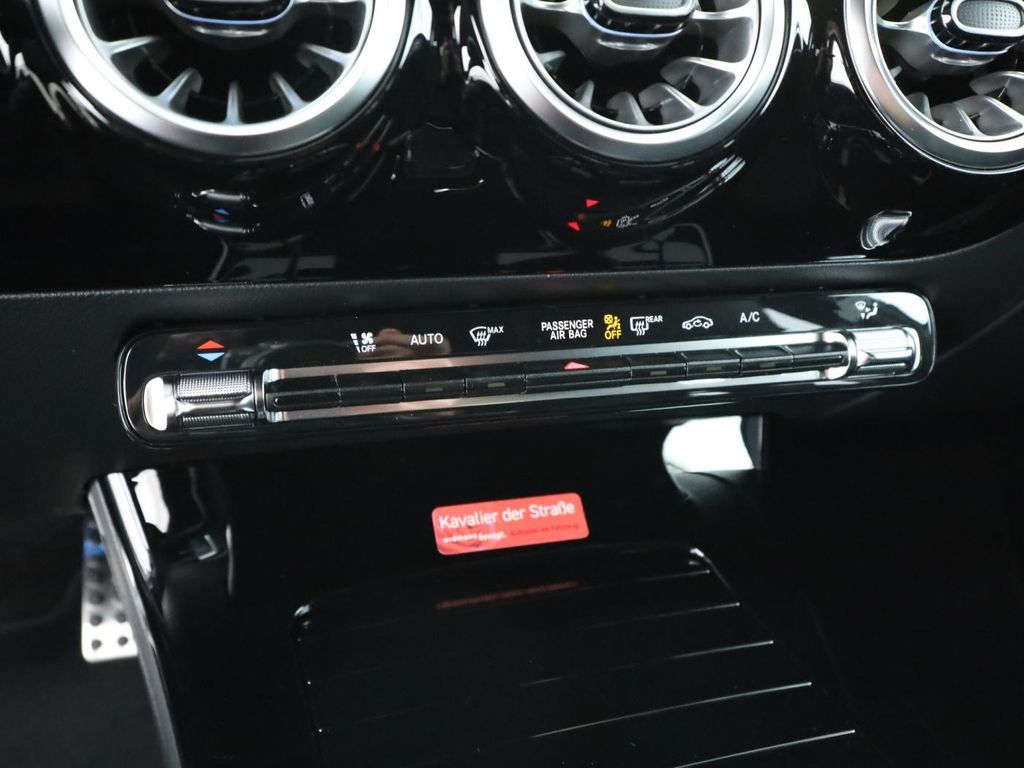Mercedes-Benz A 220 2025