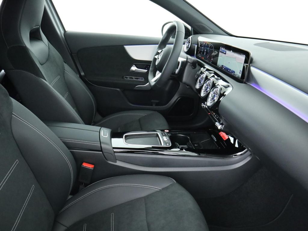 Mercedes-Benz A 220 2025