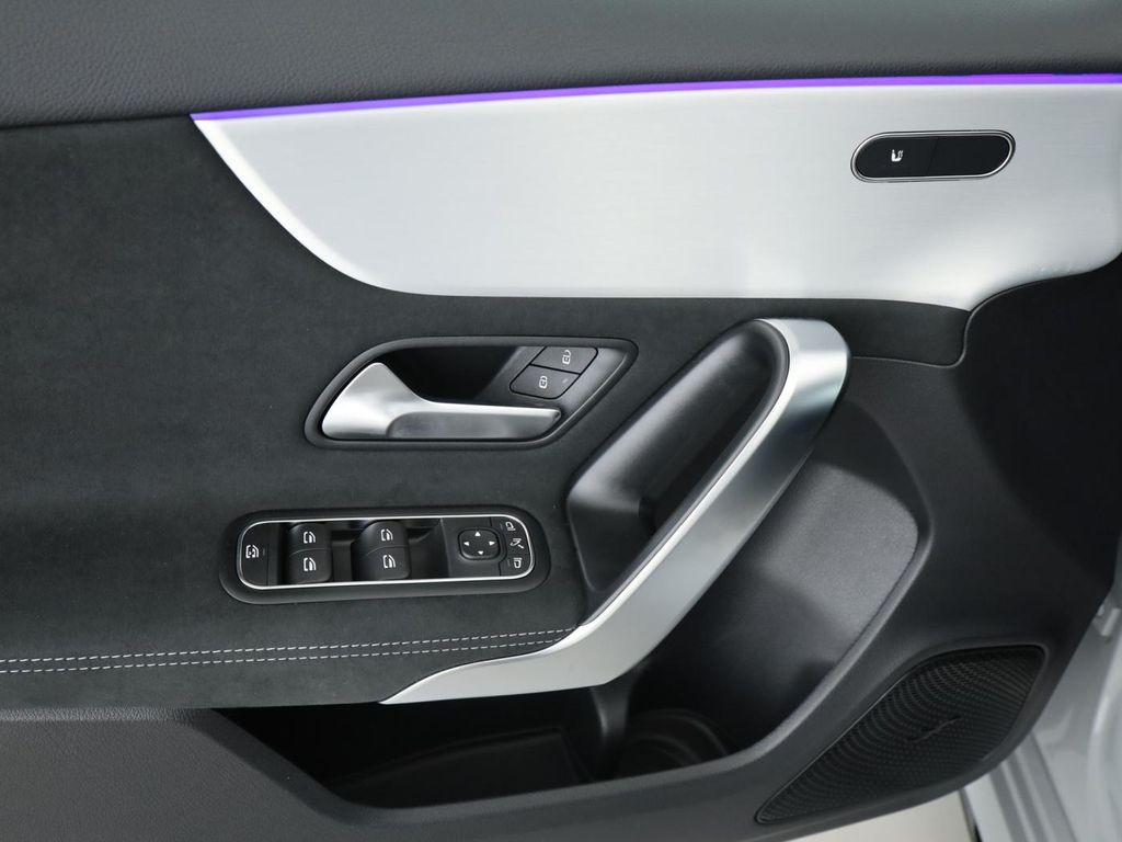 Mercedes-Benz A 220 2025