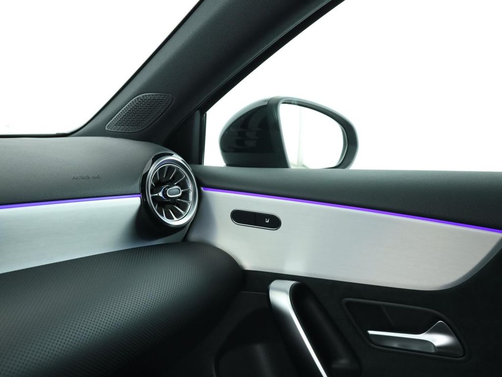 Mercedes-Benz A 220 2025