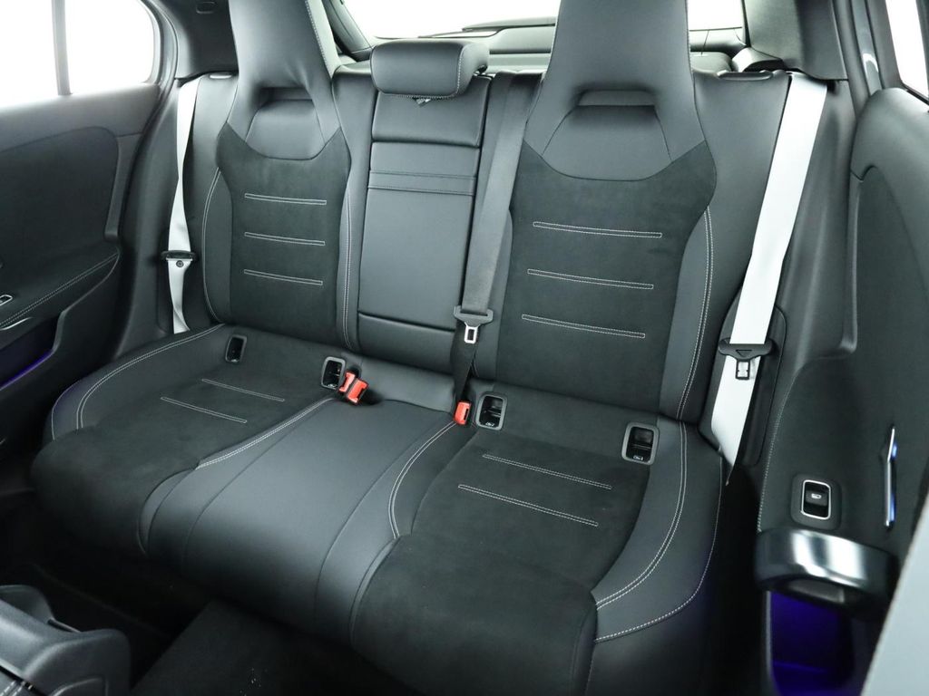 Mercedes-Benz A 220 2025