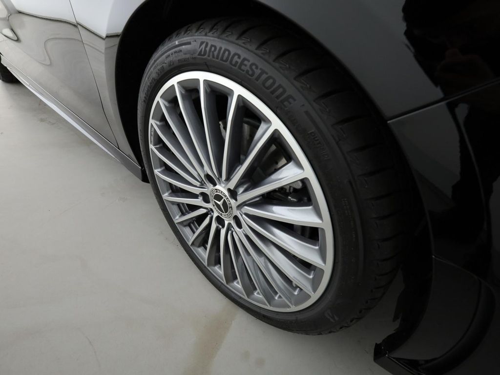 Mercedes-Benz B 220 2025