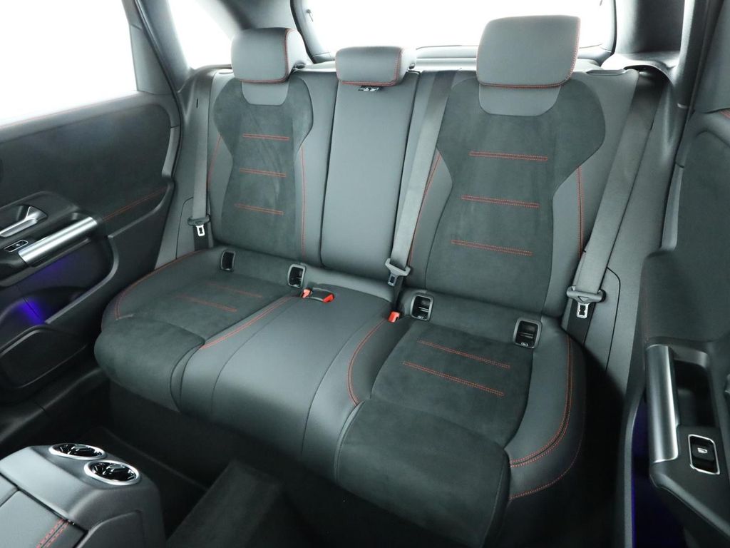 Mercedes-Benz B 220 2025