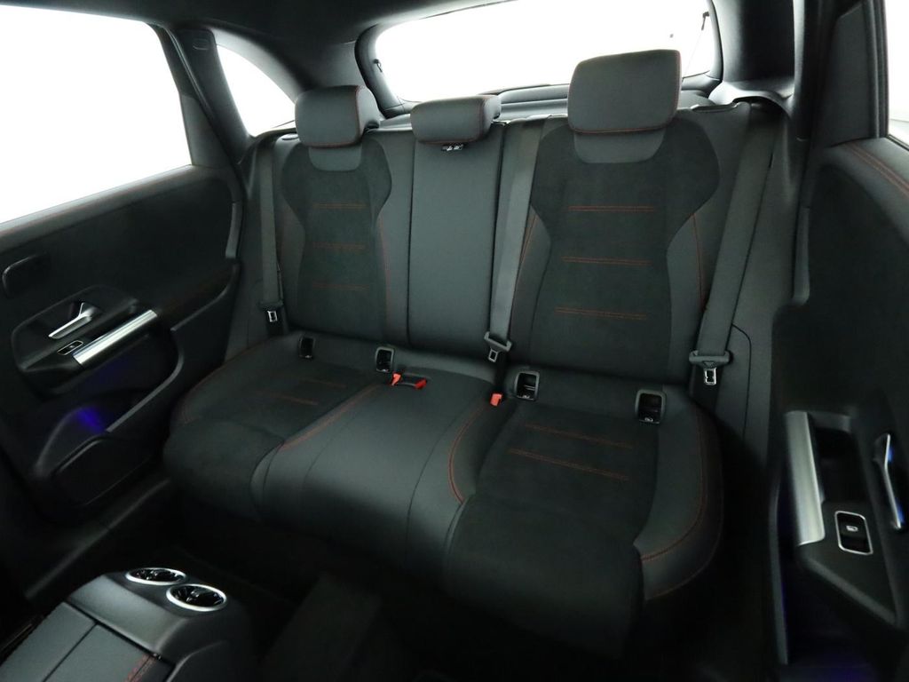 Mercedes-Benz B 220 2025