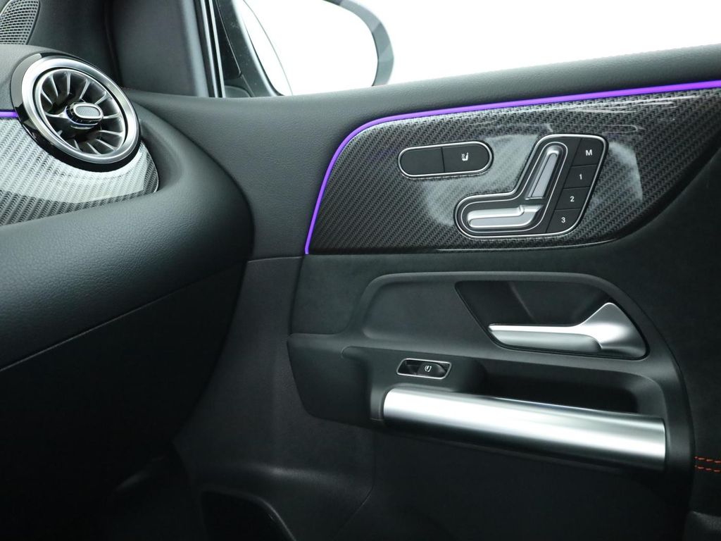 Mercedes-Benz B 220 2025