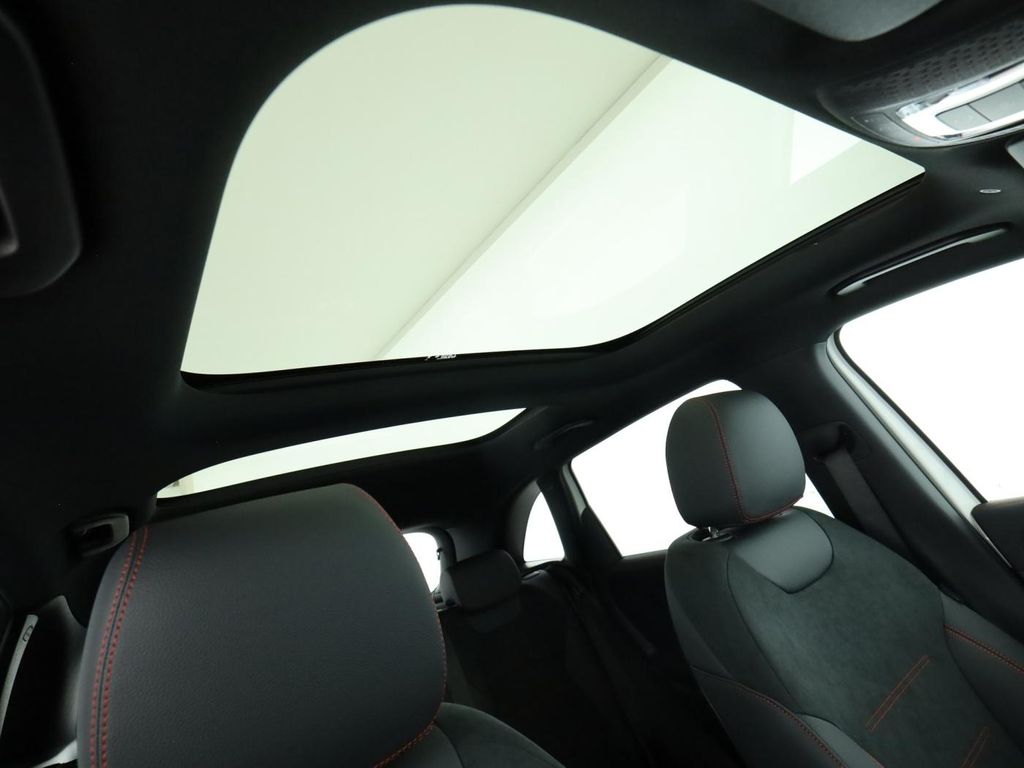 Mercedes-Benz B 220 2025