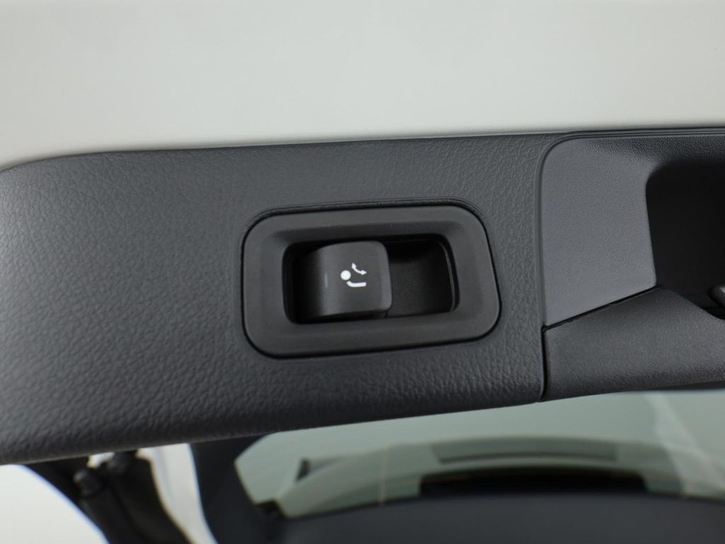 Mercedes-Benz B 220 2025