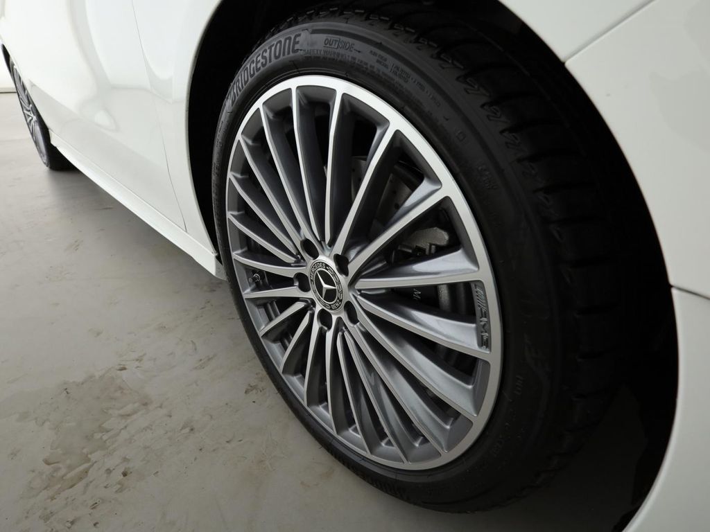 Mercedes-Benz B 220 2025