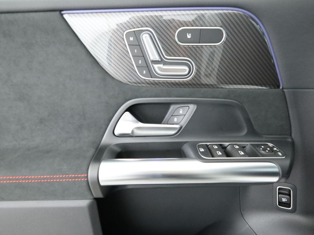 Mercedes-Benz B 220 2025