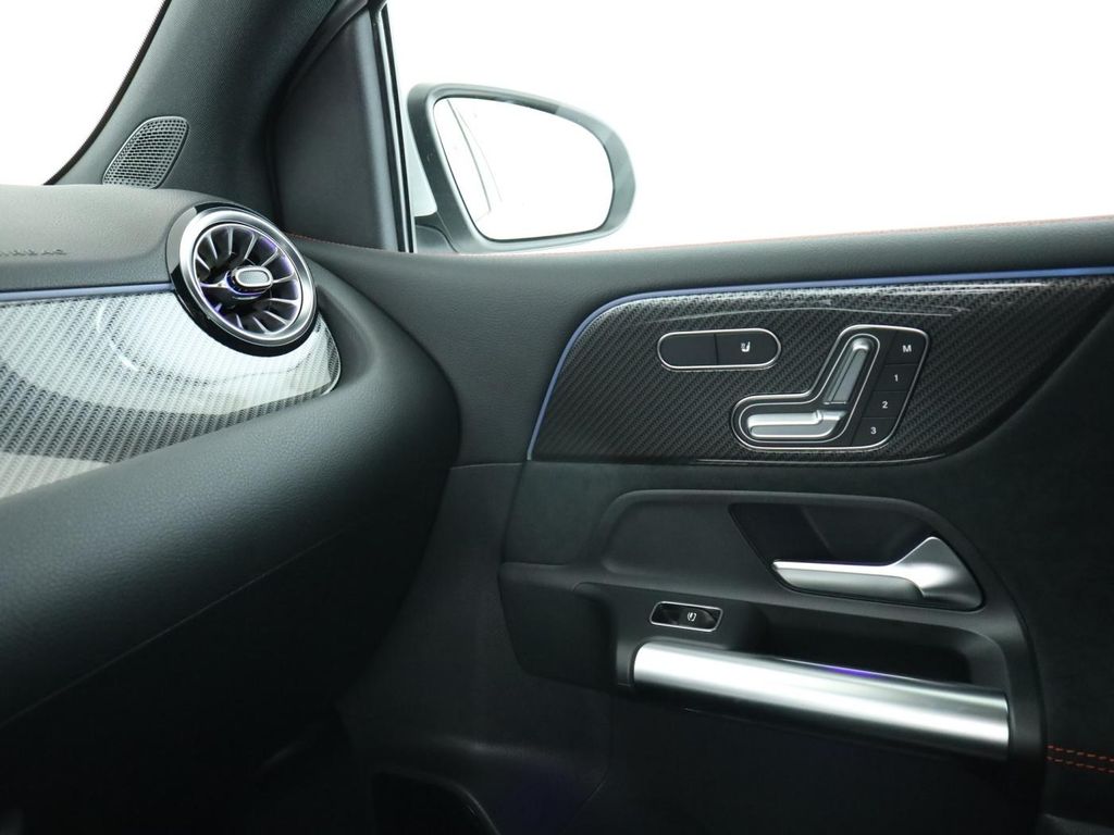 Mercedes-Benz B 220 2025