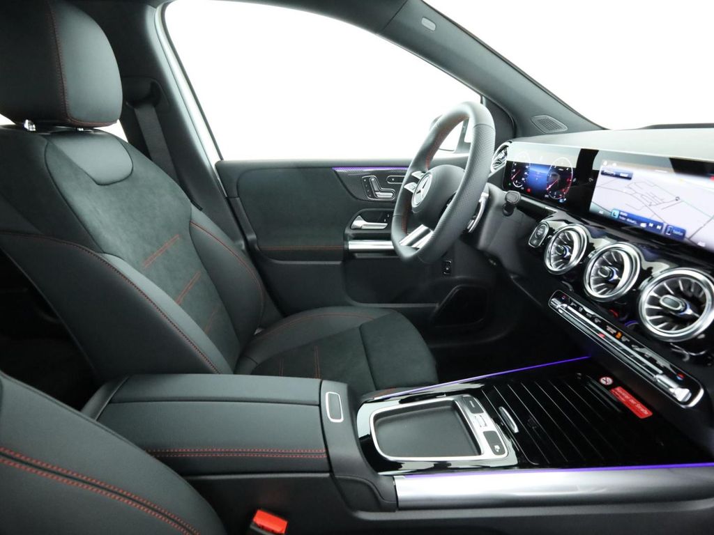 Mercedes-Benz B 220 2025