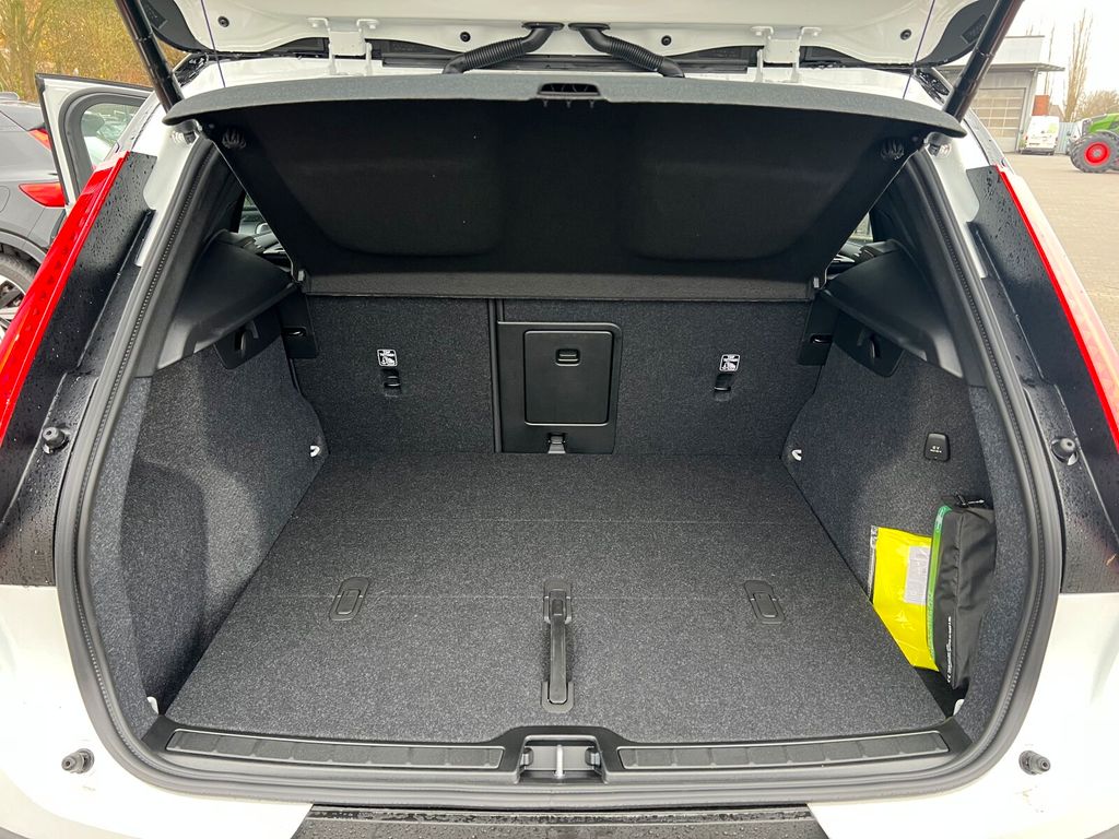Volvo XC40 2025