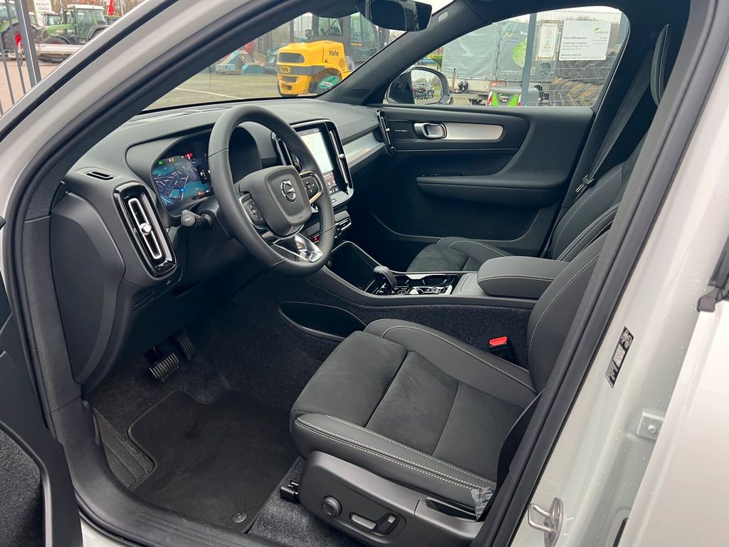 Volvo XC40 2025
