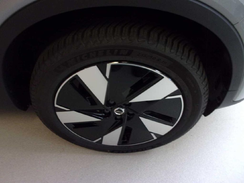 Volvo C40 2025