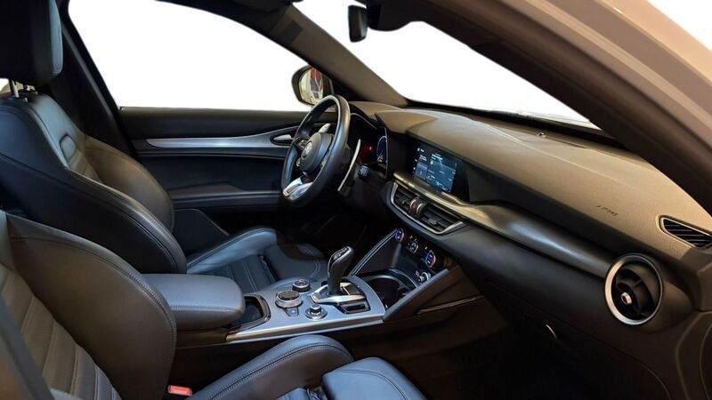 Alfa Romeo Stelvio 2024