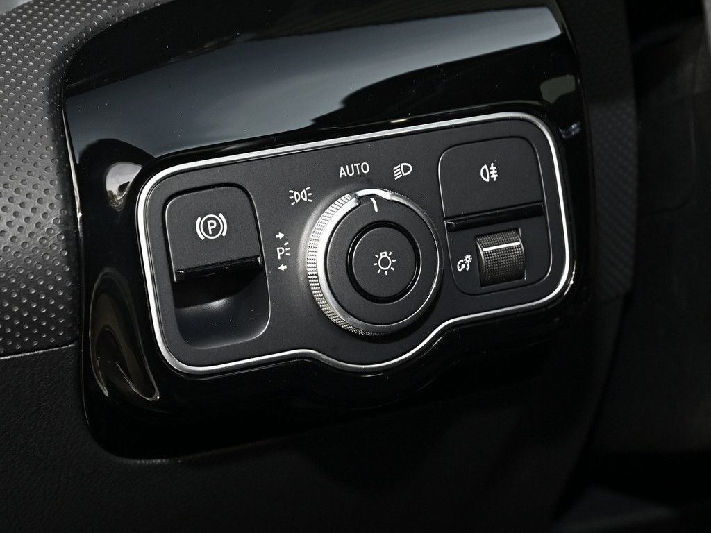 Mercedes-Benz A 180 2025