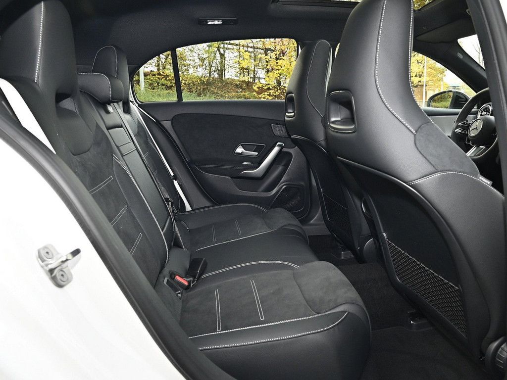 Mercedes-Benz A 180 2025