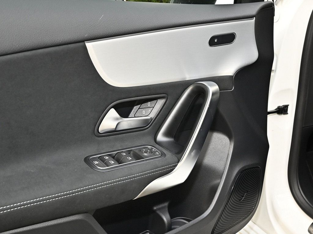 Mercedes-Benz A 180 2025