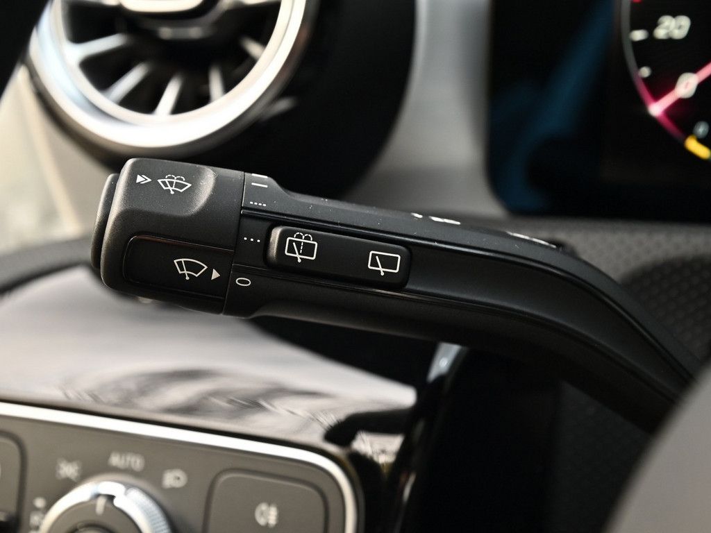 Mercedes-Benz A 180 2025