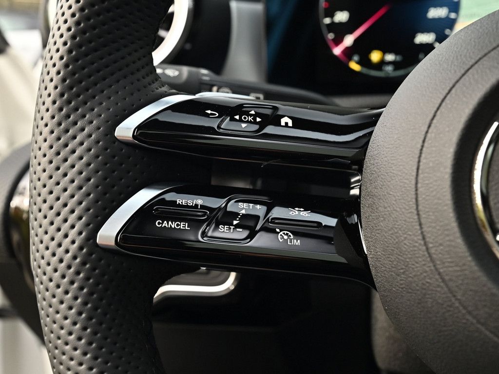 Mercedes-Benz A 180 2025