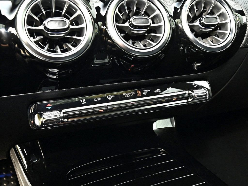 Mercedes-Benz A 180 2025