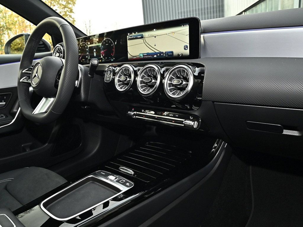 Mercedes-Benz A 180 2025