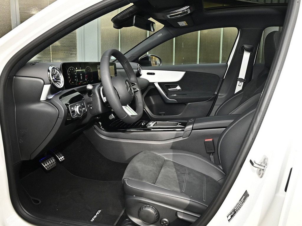 Mercedes-Benz A 180 2025