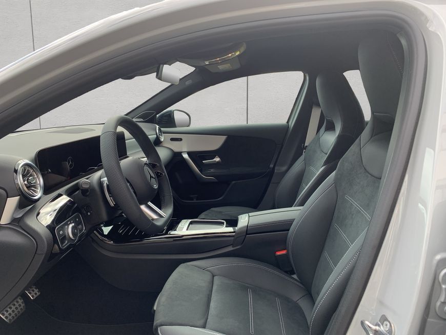 Mercedes-Benz A 180 2025