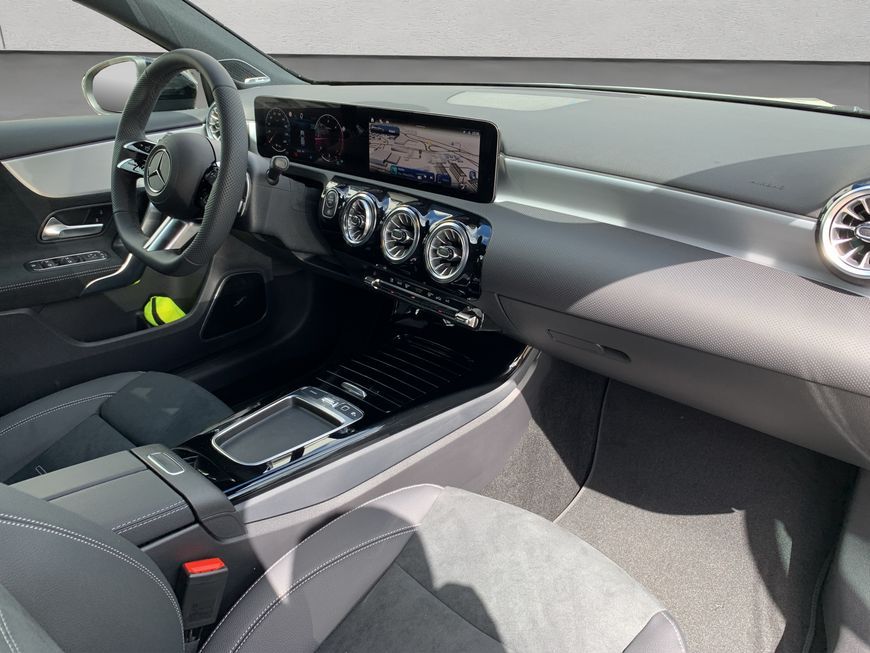 Mercedes-Benz A 180 2025