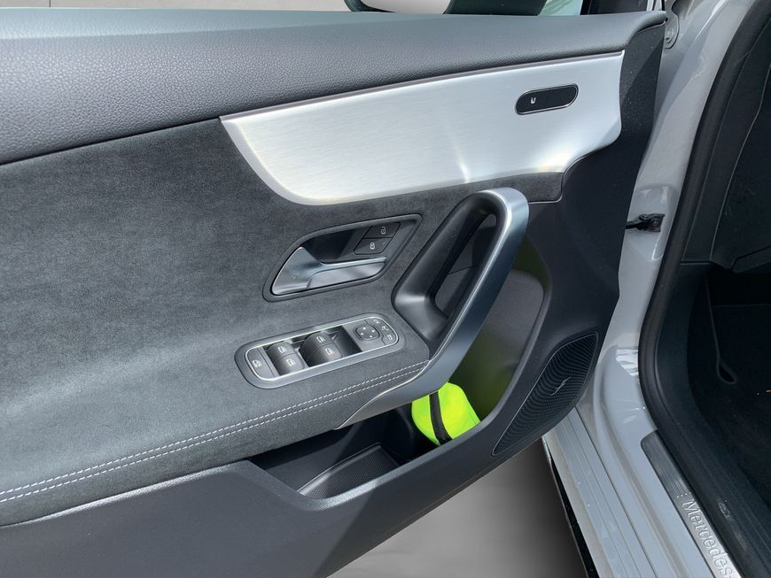 Mercedes-Benz A 180 2025