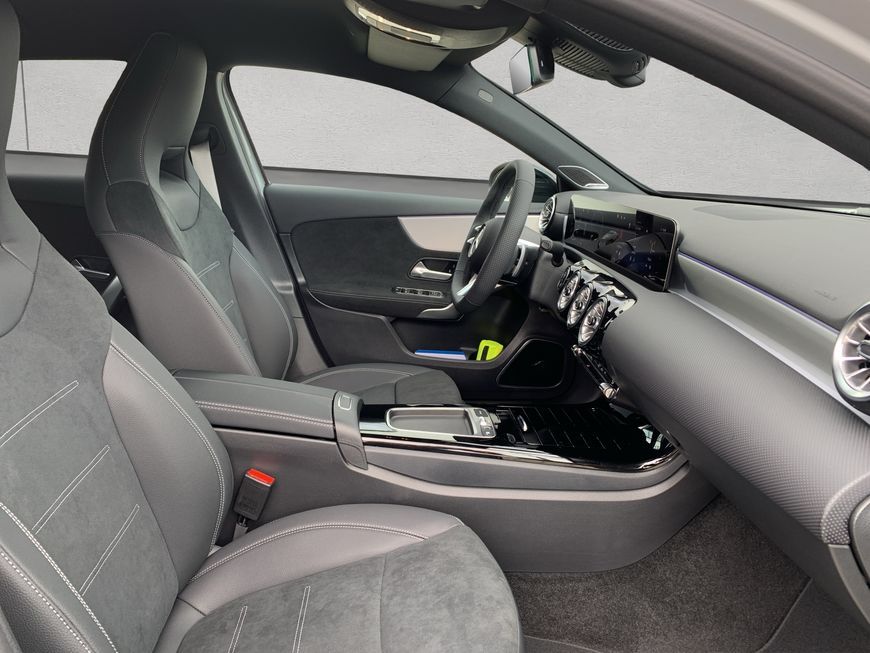 Mercedes-Benz A 180 2025