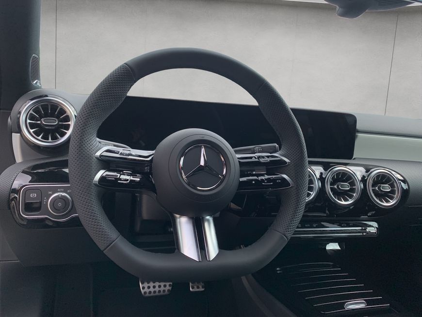 Mercedes-Benz A 180 2025