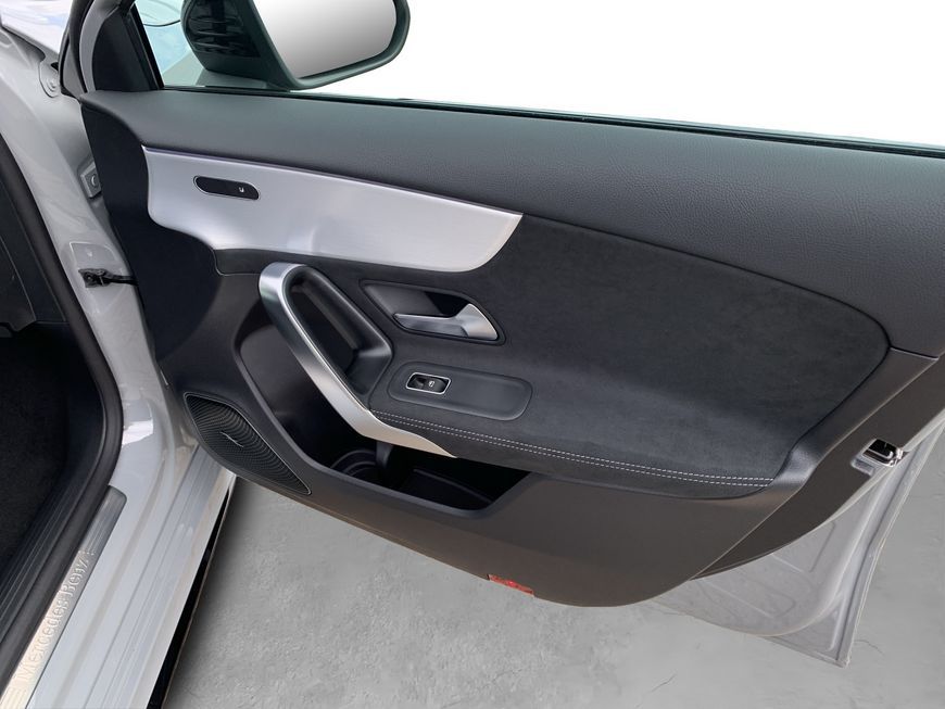 Mercedes-Benz A 180 2025