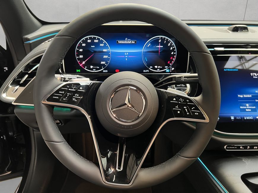 Mercedes-Benz E 300 2025