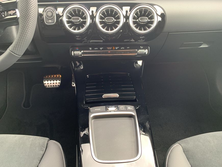 Mercedes-Benz A 180 2025