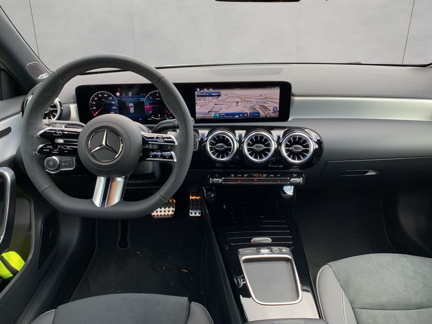 Mercedes-Benz A 180 2025