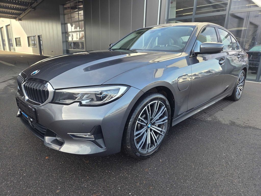 BMW 330 2019