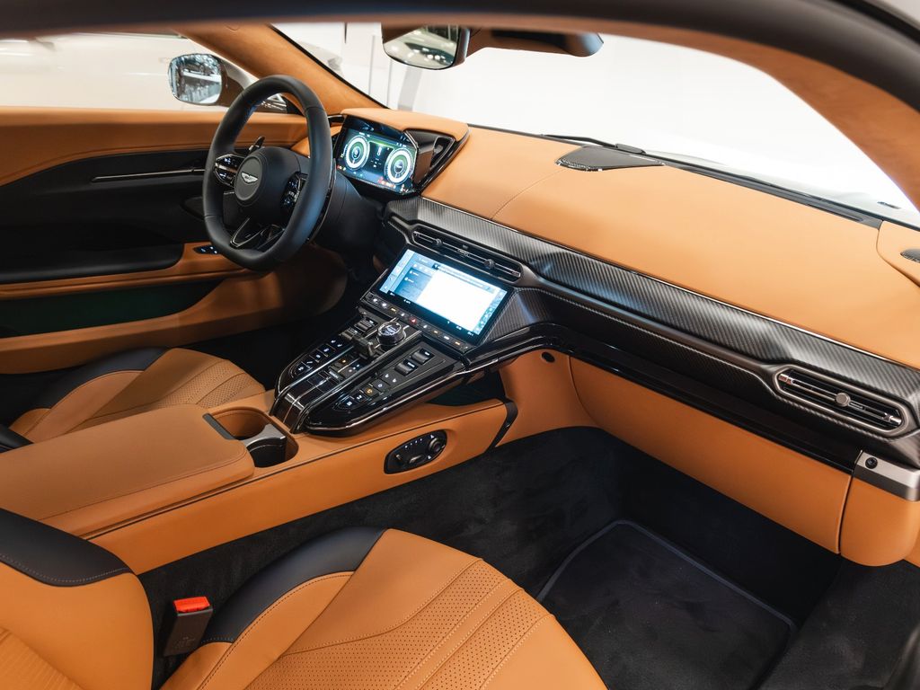 Aston Martin V8 Vantage 2025