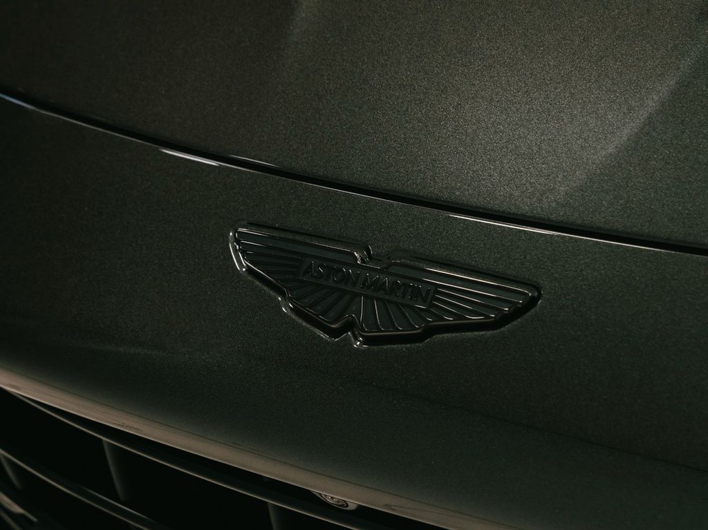 Aston Martin V8 Vantage 2025