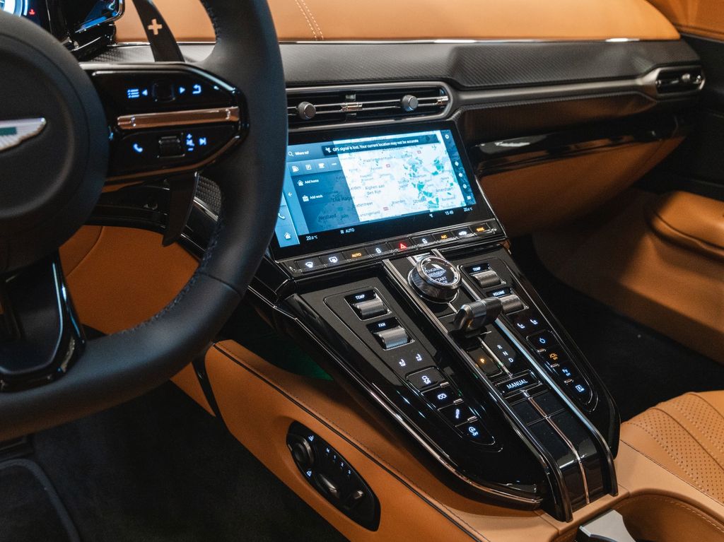 Aston Martin V8 Vantage 2025