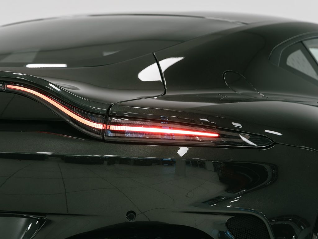 Aston Martin V8 Vantage 2025