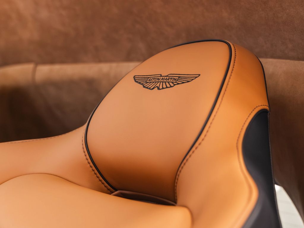 Aston Martin V8 Vantage 2025