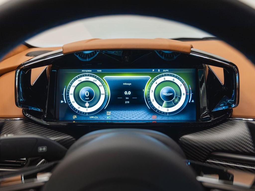 Aston Martin V8 Vantage 2025